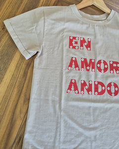 Playera en Amor Ando