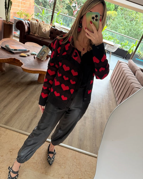 Sweater Asimétrico Corazón Negro