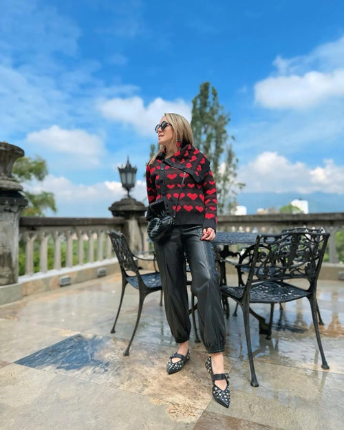 Sweater Asimétrico Corazón Negro