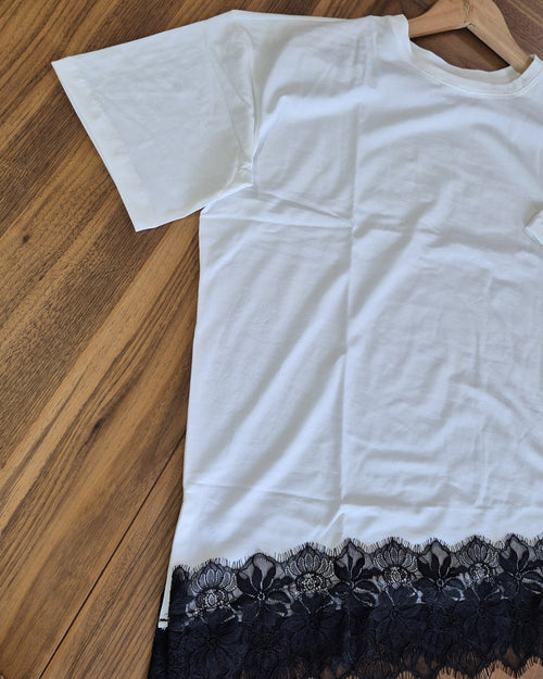 Playera Asimétrica con Encaje
