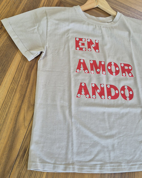 Playera en Amor Ando