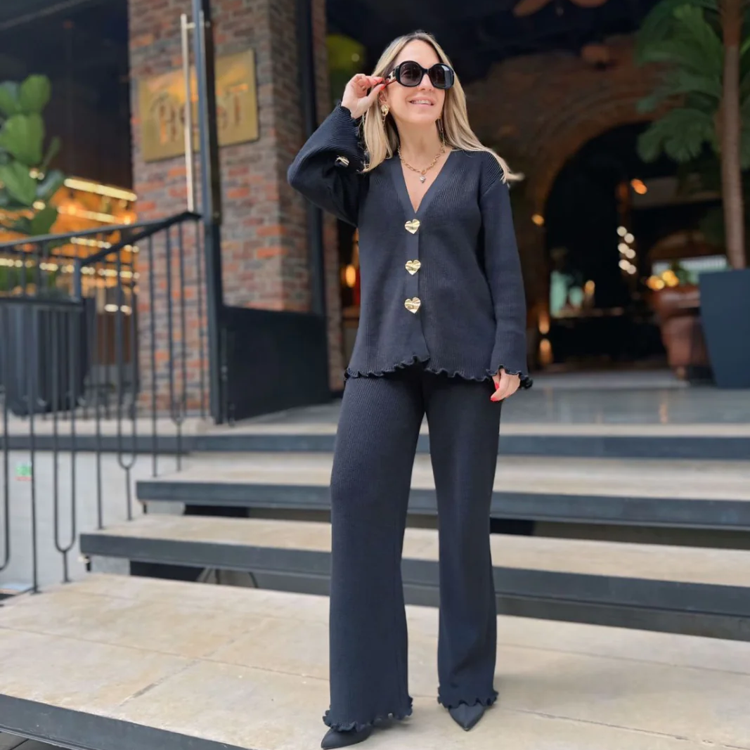 Sweater Negro con corazón dorado